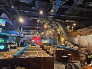 Dino Restaurante: Temático, Espaço Kids, Aniversários, Shopping Anália Franco