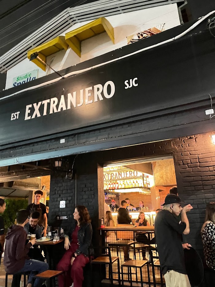 Extranjero Drinks & Burger