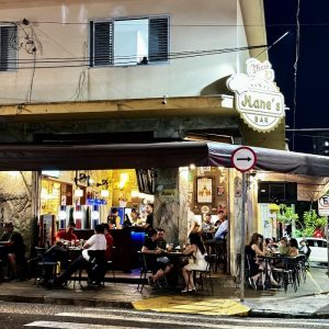 Mane’s Bar