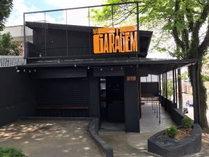 NA GARAGEM