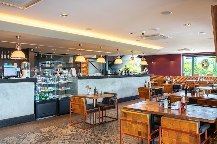 Q! Emporium | Restaurante, Café e Mercearia em Taubaté