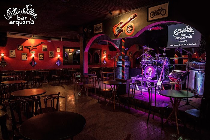 Willi Willie Bar e Arquería