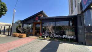 Daniel San Prime Franca Restaurante 2: em frente ao Shopping